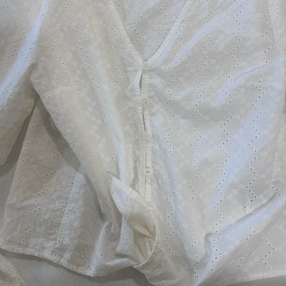 H&M Floral Eyelet White Front Tie Top - Picture 2 of 4